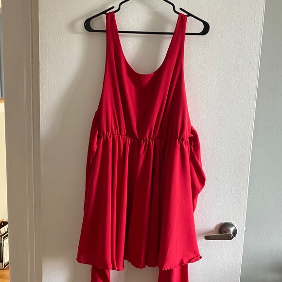 Short red dress with long wrap around belt/ribbon - Picture 2 of 6